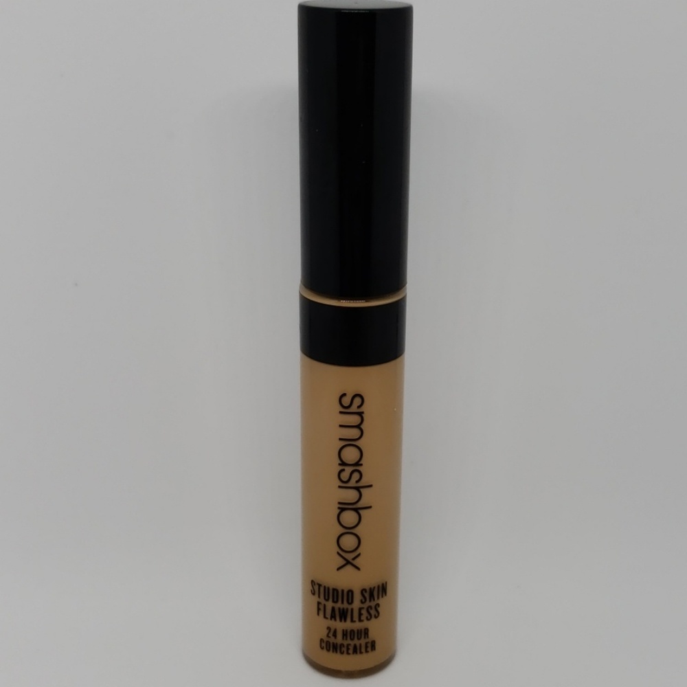 Smashbox concealer - medium warm golden